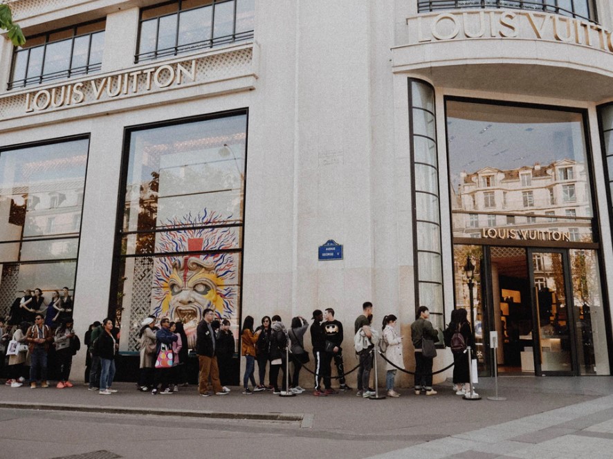 Boutique de luxe Louis Vuitton à Paris